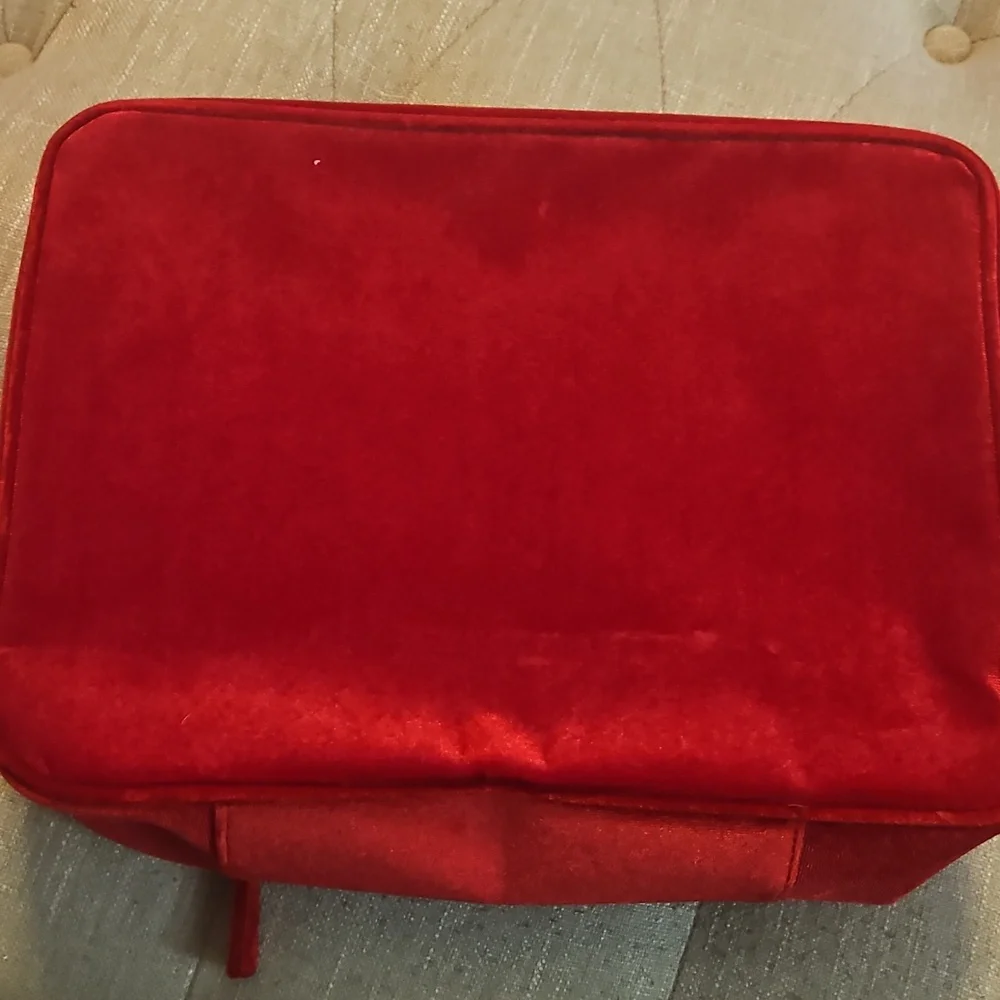 ESTEE LAUDER 2023 CHRISTMAS LIMITED EDITION MAKEUP CASE TRAVEL BAG RED VELVET